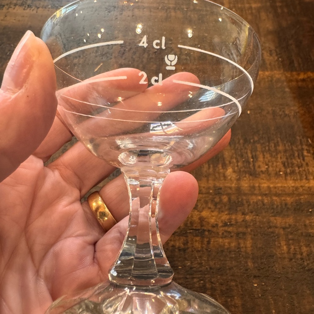 Elegant Vintage Clear Glass Coupe 8 pc set - Picture 3 of 8